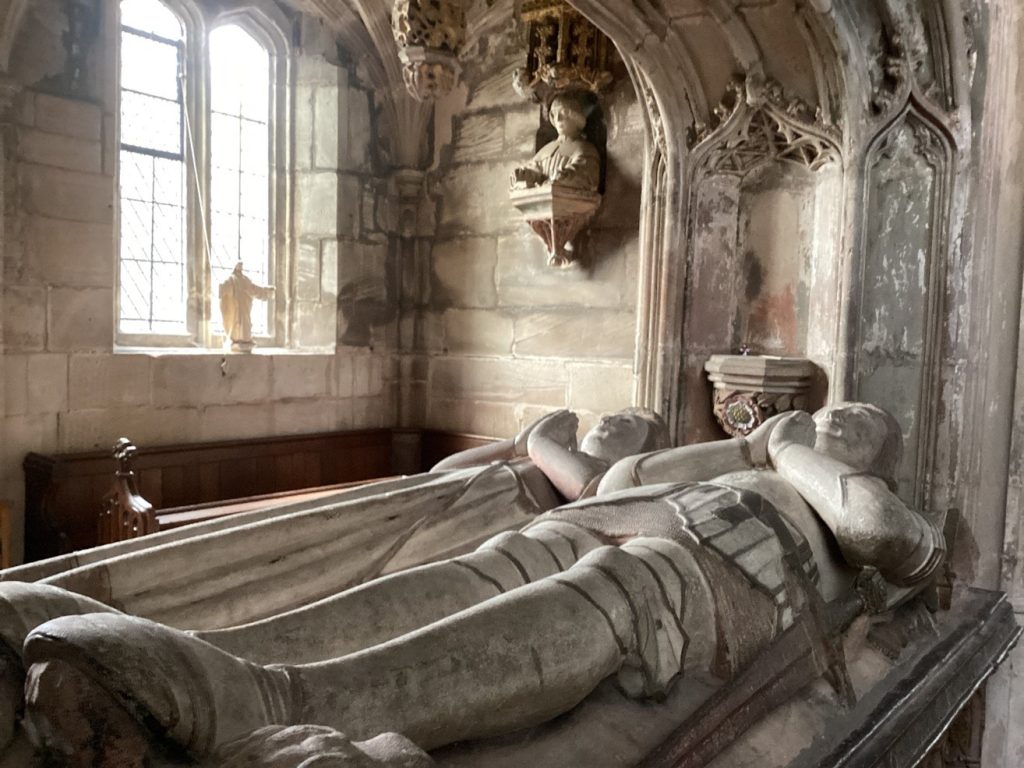 Lineage and Architectural Display: the ‘Golden Chapel’ at Tong (Shropshire) and the Commemoration of Sir Henry Vernon, governor of the household of Prince Arthur